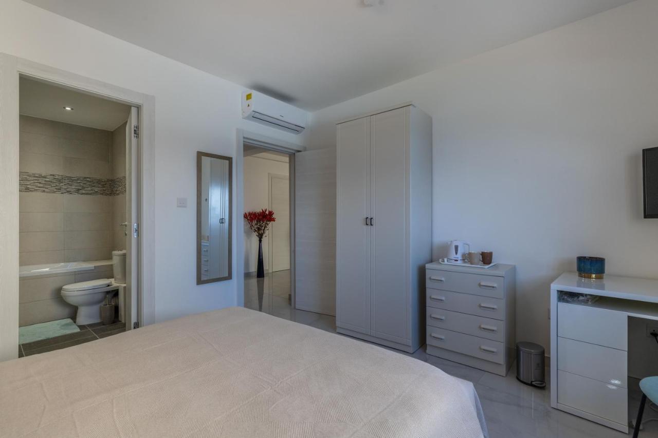 Sliema Bedrooms With Ensuite Bathrooms Exterior photo